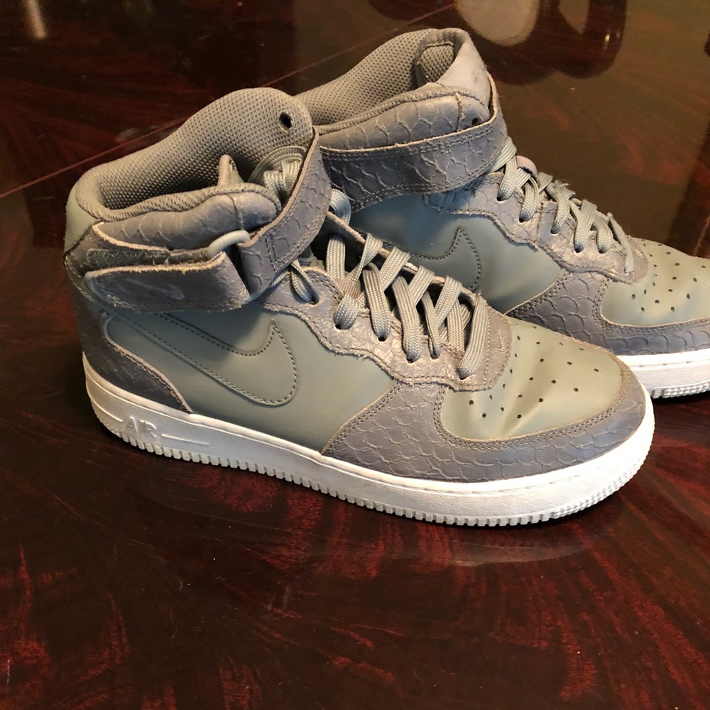 Women’s Nike gym shoes